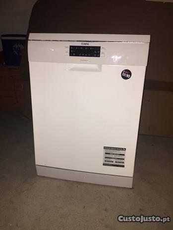 Máquina de lavar loiça AEG (NOVA/NUNCA USADA)