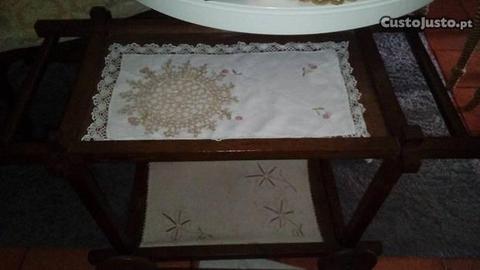 Carrinhoesa de apoio a mesa jantar antigo