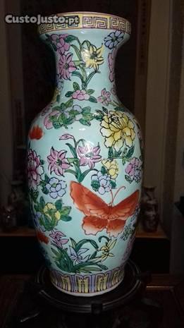 Lindíssima jarra porcelana chinesa, peça dos meado
