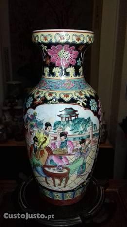 Lindíssima jarra porcelana chinesa, peça dos meado