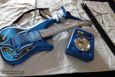 Guitarra eléctrica de cor azul em óptimo estado