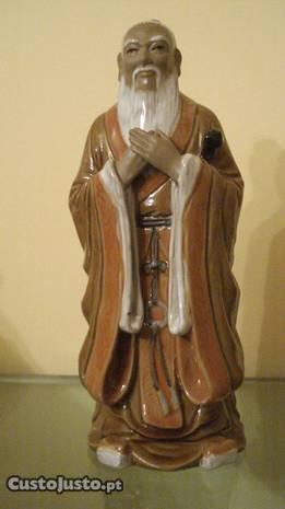 Estatueta em porcelana policromada - Antiga