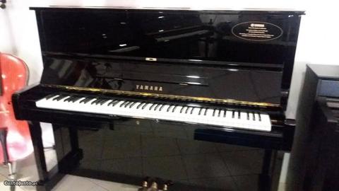 Piano Yamaha U1