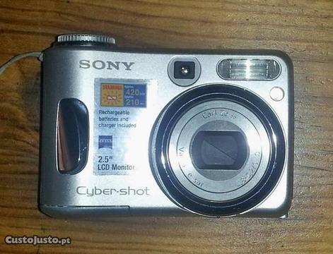 Máquina Fotográfica Digital Sony (lente avariada)