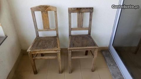 2 cadeiras antigas em madeira para restaurar
