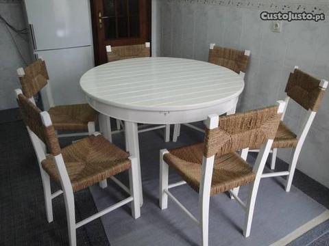 Mesa de Cozinha em Pinho Lacado + 6 cadeiras