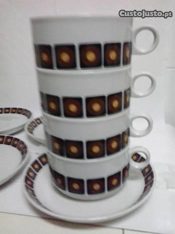 Chávenas / Almoçadeiras Soc. Porcelanas Coimbra