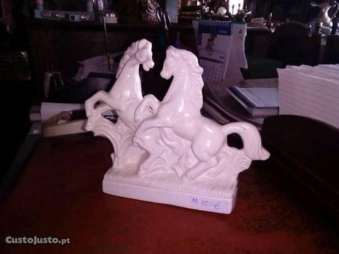 escultura cavalos antiga