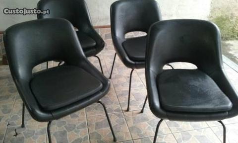 Cadeiras antgas de auditório