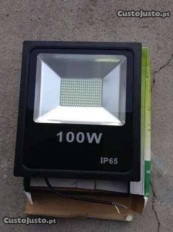 Projectores de Leds 100W 8000 Lumens p/ exterior