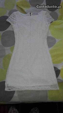 Vestido de Renda Branco marca Zara! Como Novo