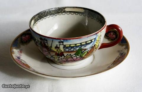 Chávena e pires em Porcelana Chinesa