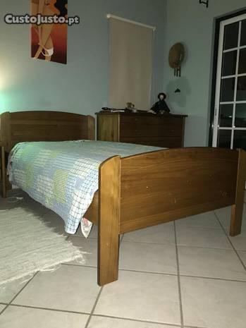 2 Cama Cerne e mesa de cabeceira