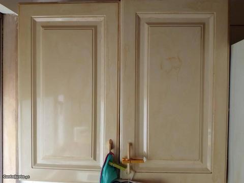 armario de cozinha de parede com duas portas