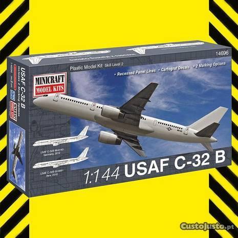 Kit em plástico Boeing C-32 B USAF