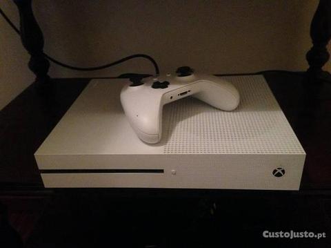 Xbox One S 500GB + Assasins Creed Origins