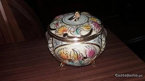 Antiga Boleira em Porcelana 