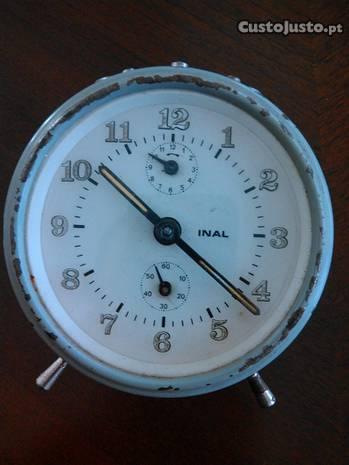 Relógio de mesa e despertador vintage