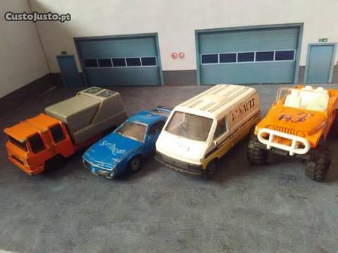 4 Miniaturas Corgi