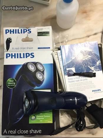 Maquina barbear Philips na Caixa com acessórios