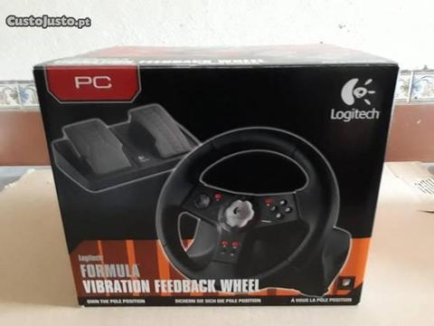 Volante Logitech com pedal para PC