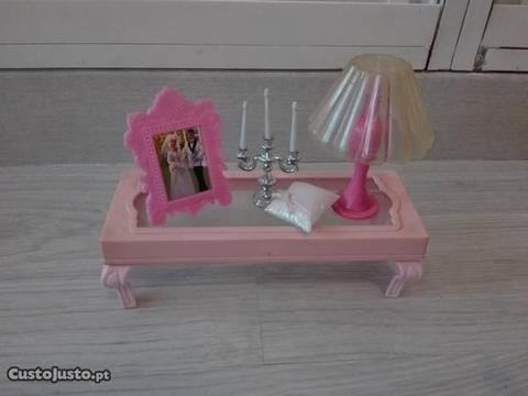 Mesa de centro e acessórios Barbie