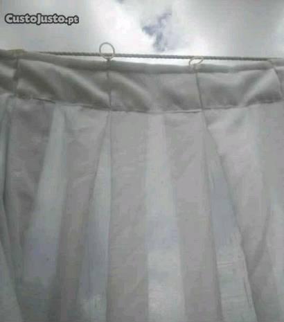 1 cortina branca suja com branco