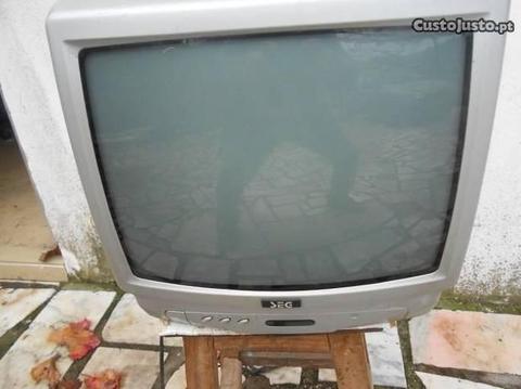 Televisor antigo a cores