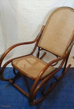 Cadeira em bambú e palhinha tipo baloiço
