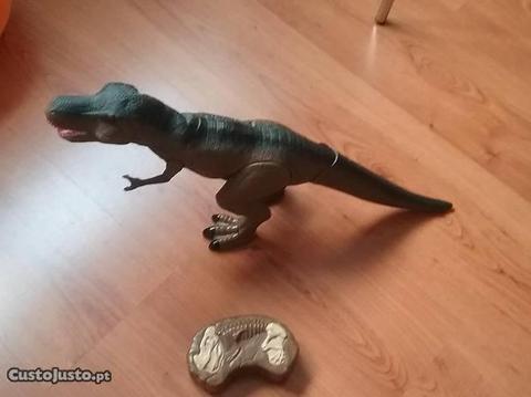 Dinossauro telecomandado