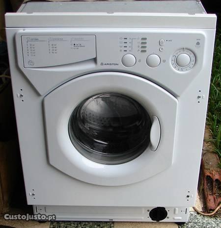 Máquina de Lavar Roupa Ariston encastrar (entrega)