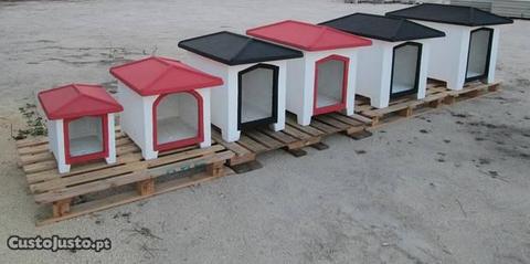 Tanques de roupa, casotas par cães e forno a lenha