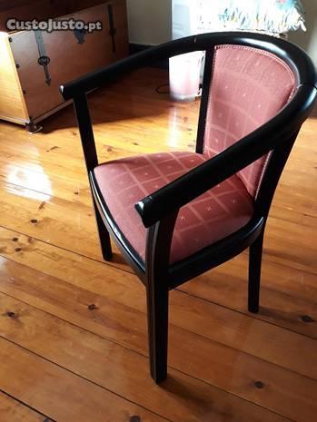 Cadeira em madeira