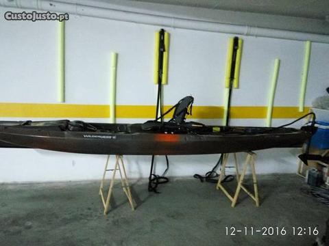 Kayak wilderness radar 140 com motor eléctrico