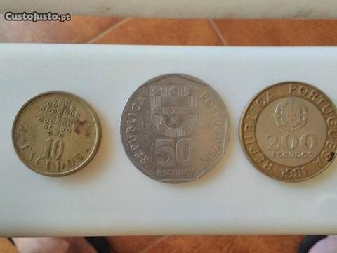 3 moedas em escudos