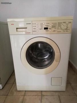 Máquina lavar roupa AEG