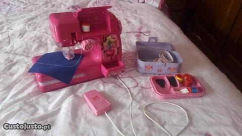 Máquina de costura da Barbie com mala e acessórios