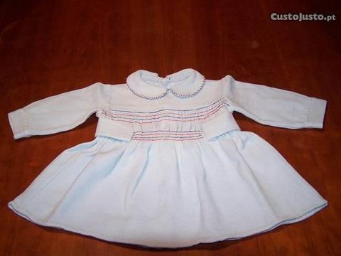 Vestido p/ 6 meses feito à mão. Sem uso