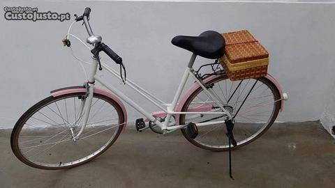 Bicicleta Muito Antiga