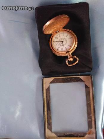 Relógio de bolso antigo quartzo em dourado