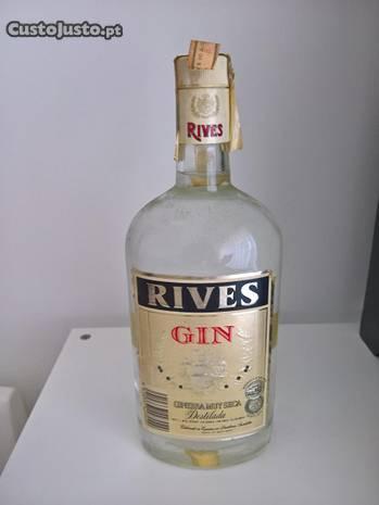 Rives Gin Gijnebra Garrafa muito rara 1979
