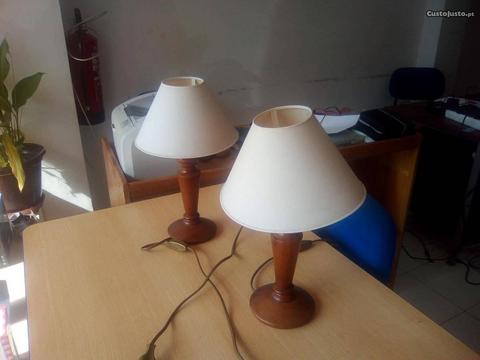 2 Candeeiros de mesa de cabeceira de madeira
