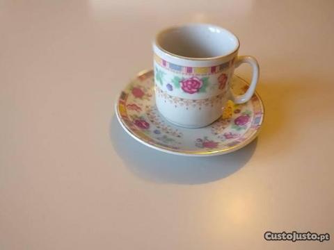 Conjunto de Chávenas em Porcelana