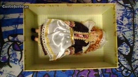 Boneca de porcelana traje de França