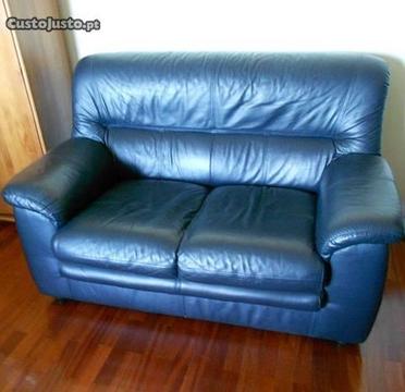 2 sofás em pele sintética cor azul escuro de 2 lug