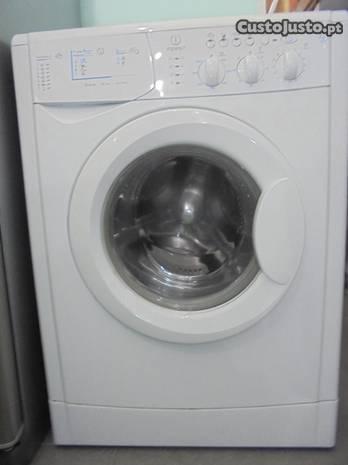 Maquina lavar - Indesit 7kg. Class / Com garantia