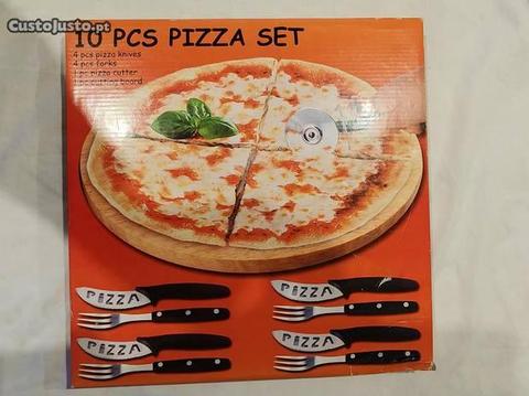 Tabua pizza + 4 facas + 4 garfos + cortador - Novo
