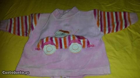 Pijama cor de rosa de carrinho para bebé