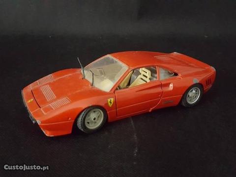 Carro Miniatura Ferrari GTO (1984) - 1:24