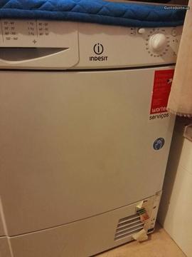 Máquina de secar indesit